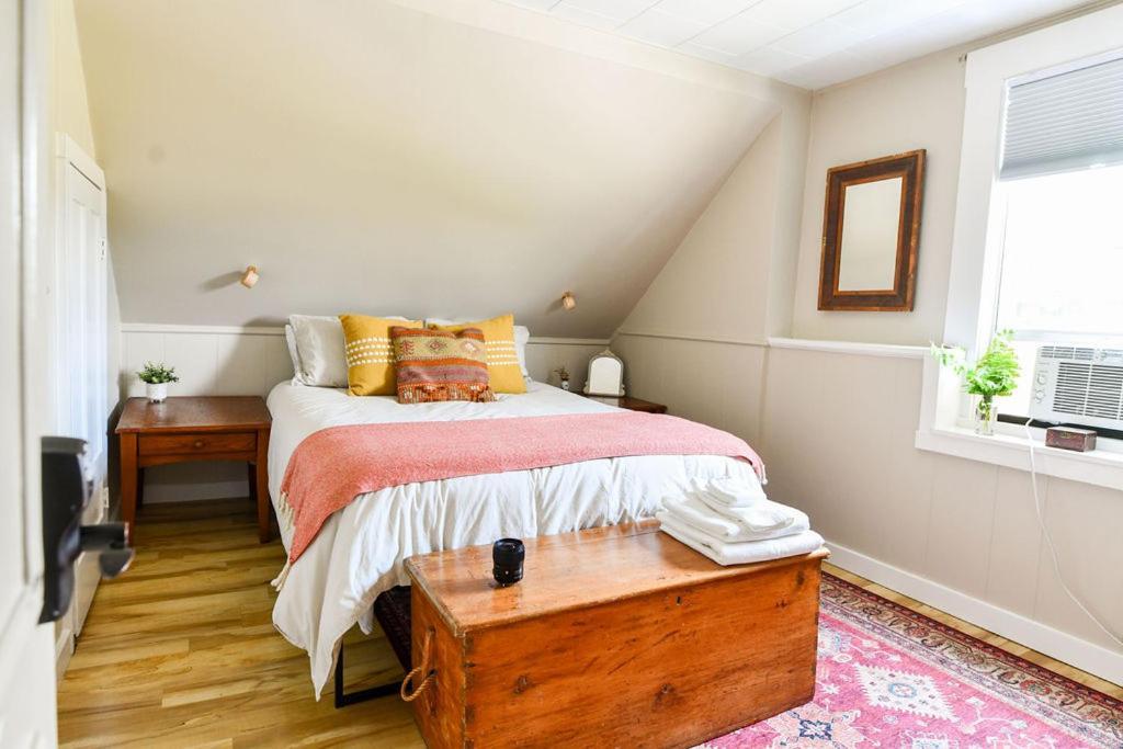 Craftsbury Farmhouse エクステリア 写真